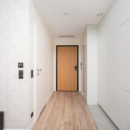 Towarowa Towers Deluxe By Bookinghost Apartman