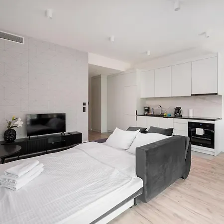 Towarowa Towers Deluxe By Bookinghost Apartment Warsaw