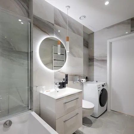 Apartmán Towarowa Towers Deluxe By Bookinghost *